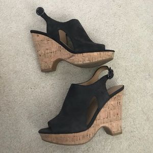 black wedges